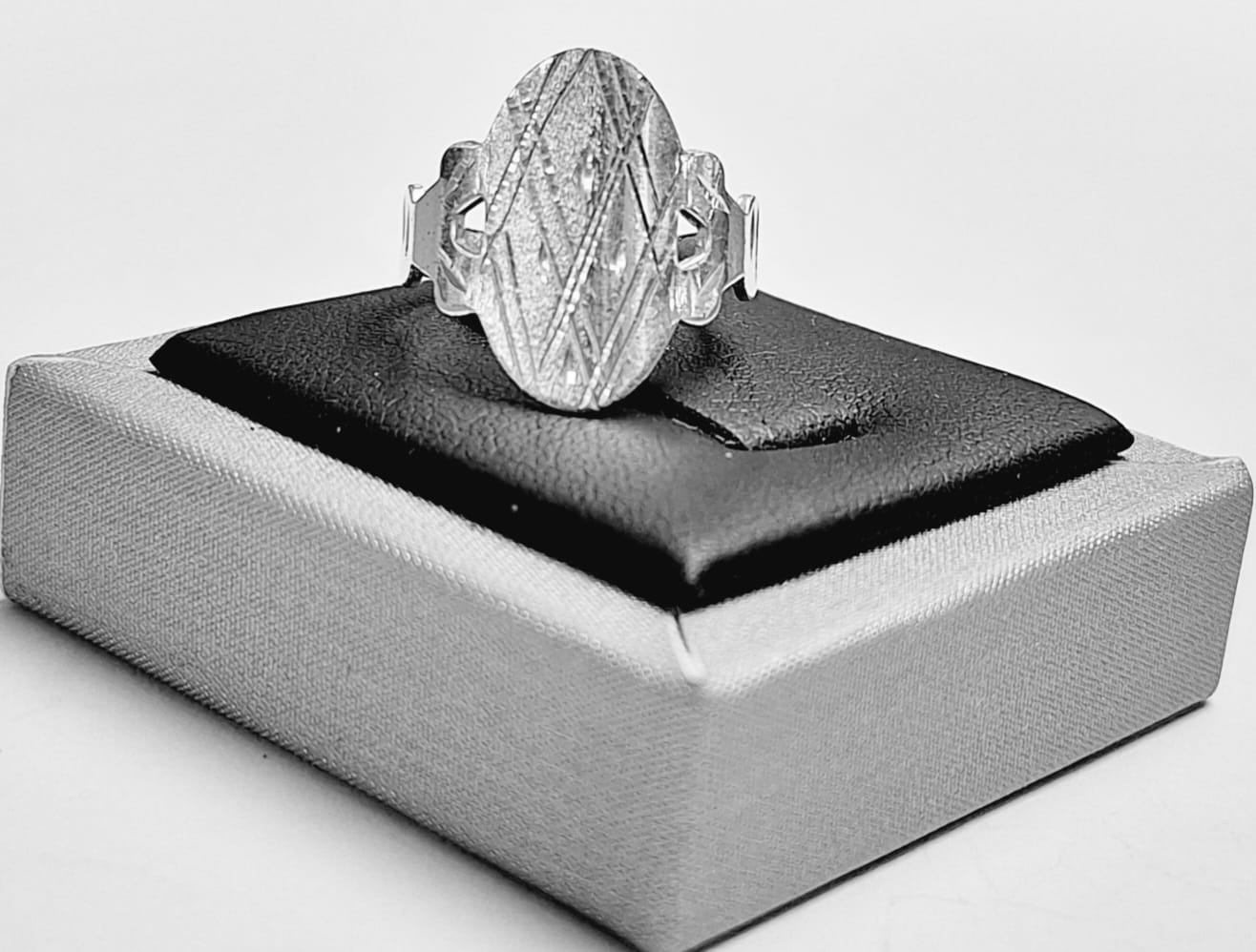 ANILLO DIAMANTADA EN PLATA LEY 925
