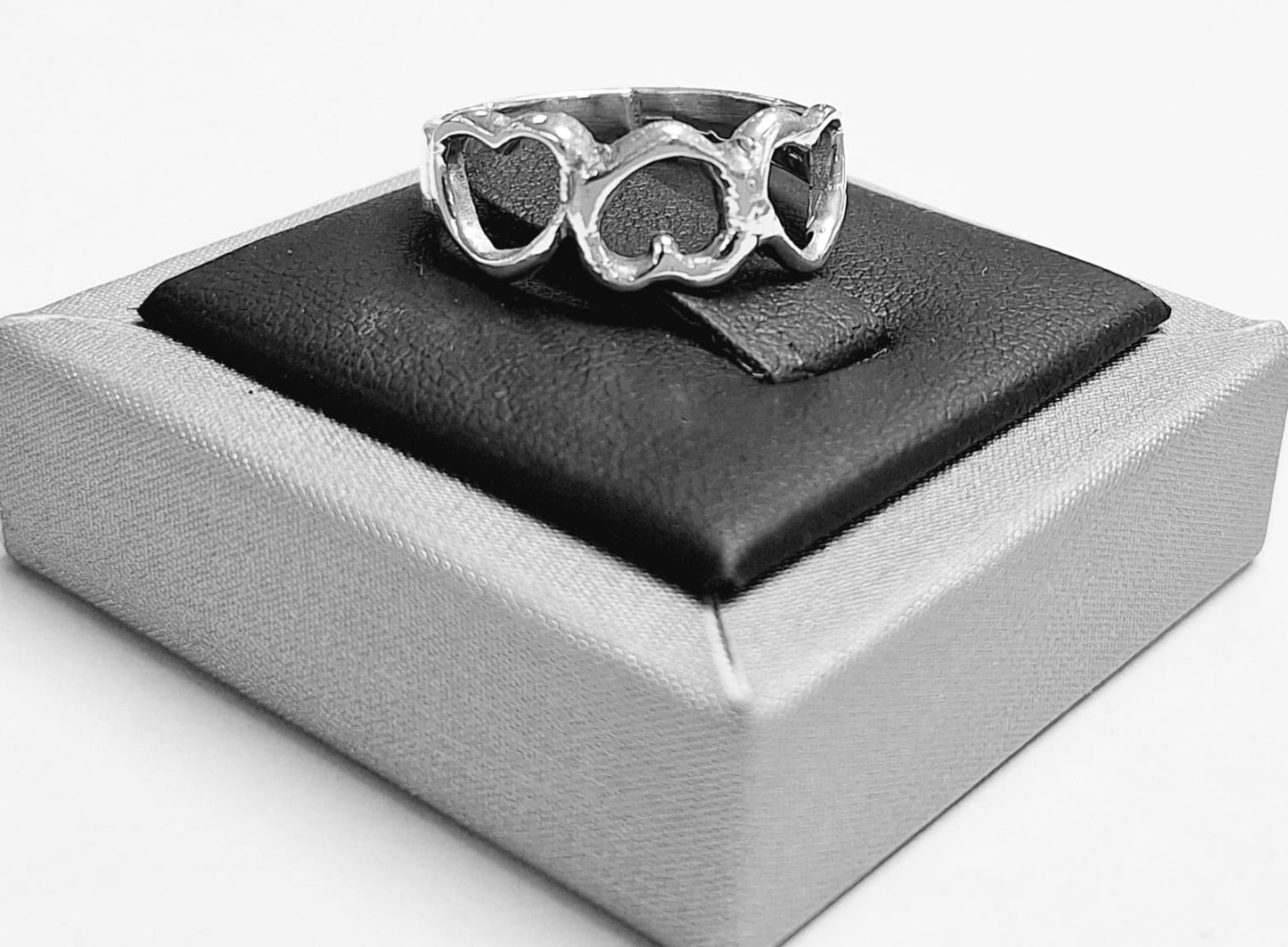 ANILLO DE TRES CORAZONES EN PLATA LEY 925