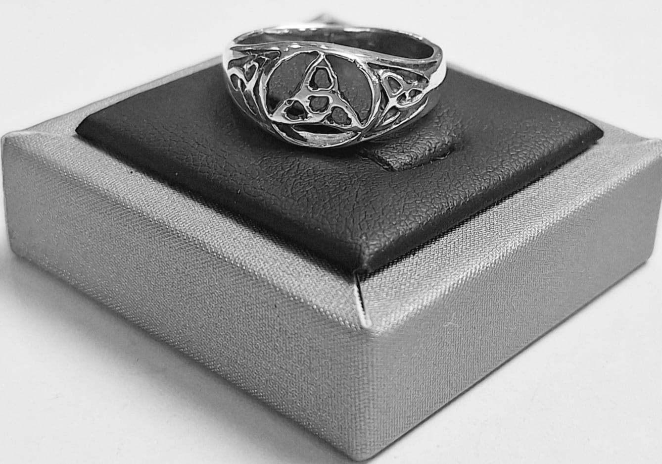 ANILLO TRIQUETA EN PLATA LEY 925