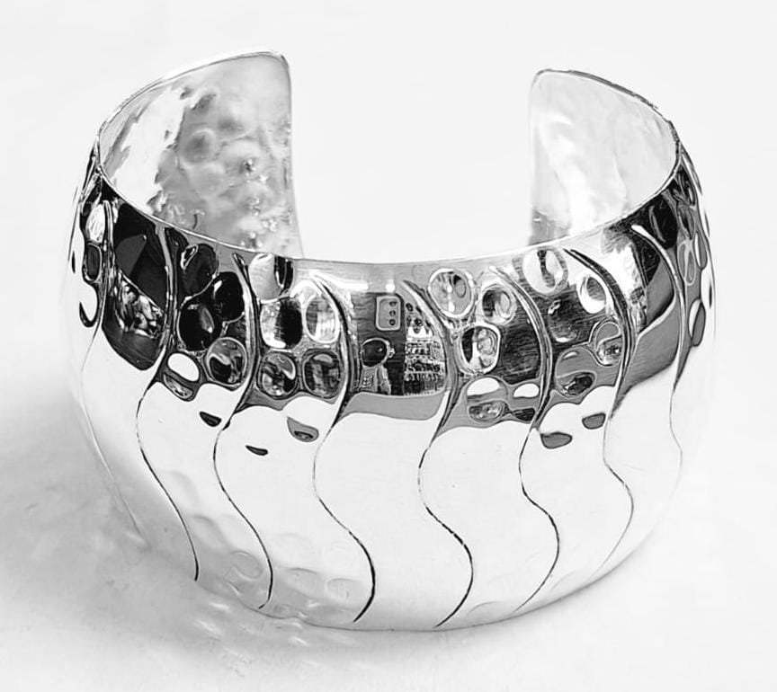 BRAZALETE MARTILLADO EN PLATA LEY 925