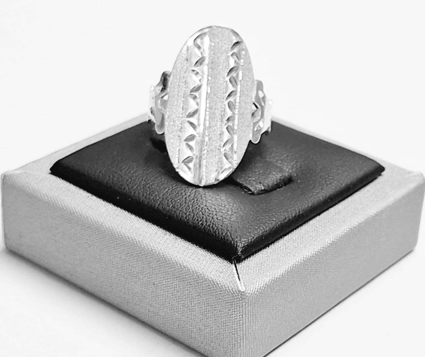 ANILLO DIAMANTADA EN PLATA LEY 925