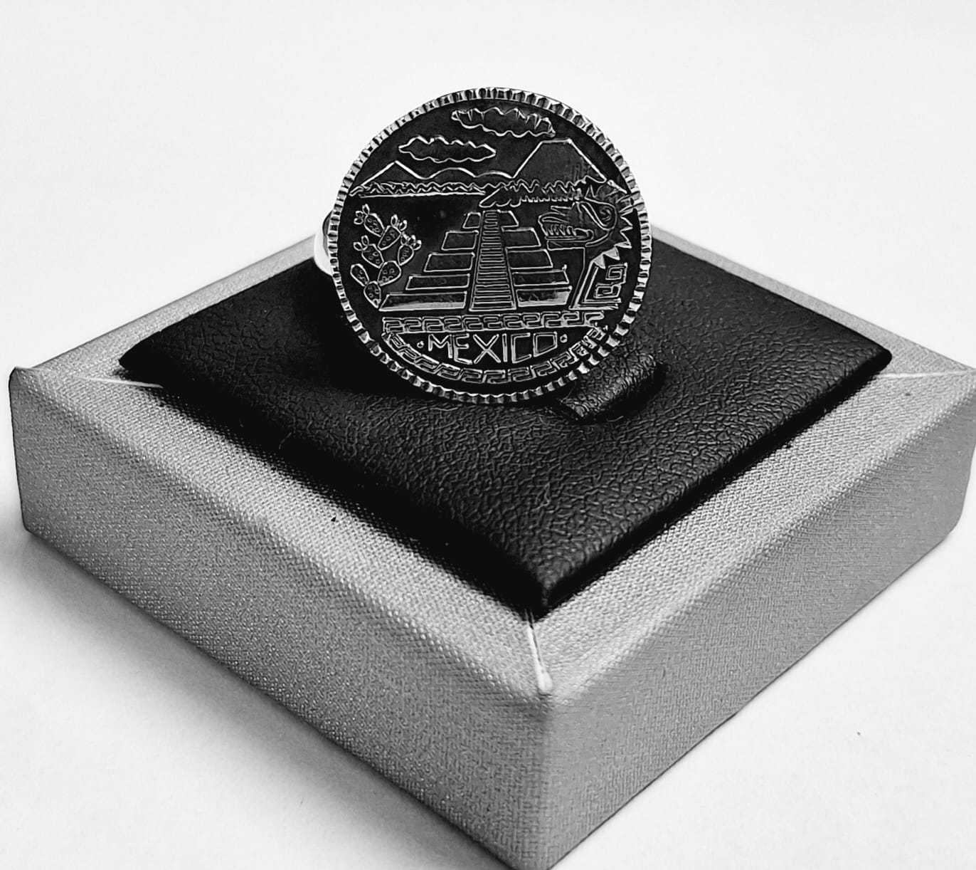 ANILLO PIRAMIDE CHICHEN ITZA EN PLATA LEY 925