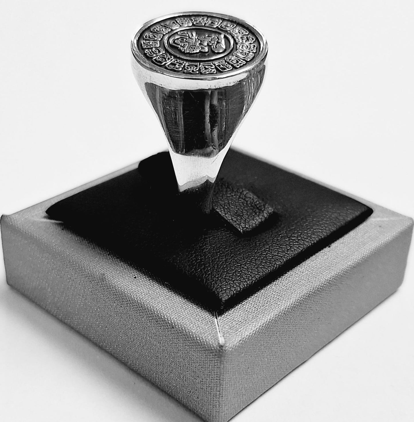 ANILLO CALENDARIO MAYA EN PLATA LEY 925