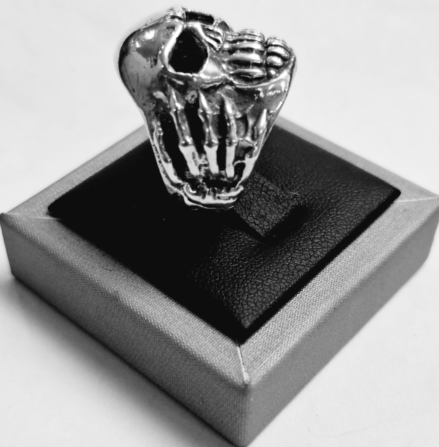 ANILLO CALAVERA EN PLATA LEY 925