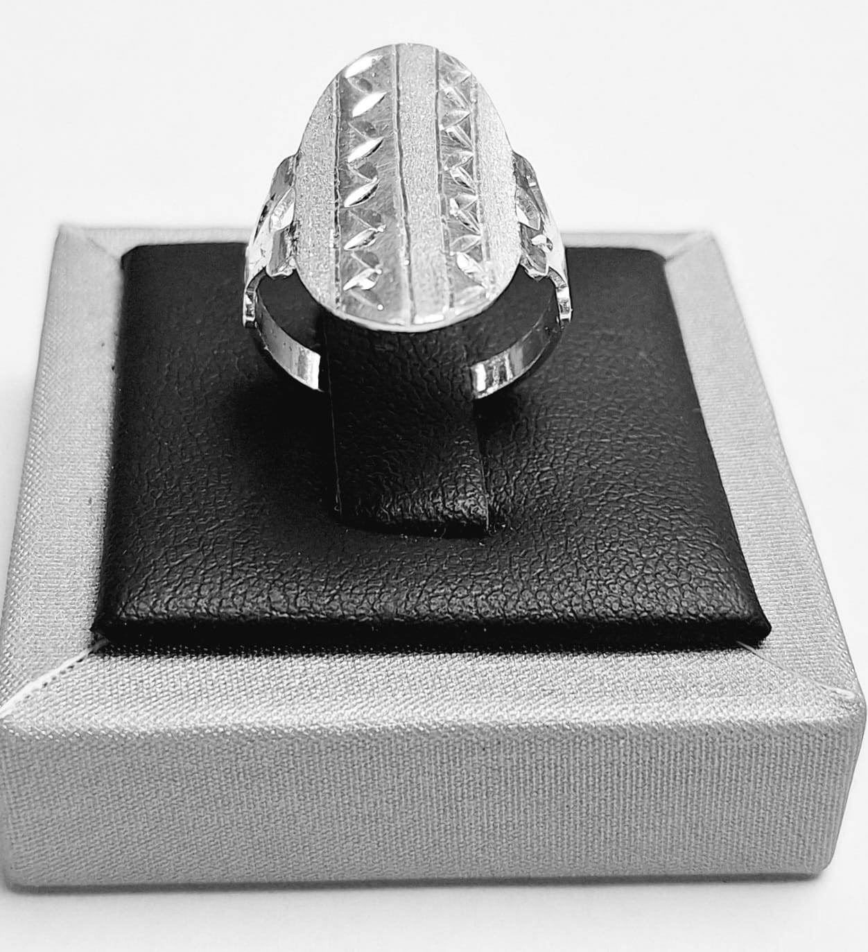 ANILLO DIAMANTADA EN PLATA LEY 925
