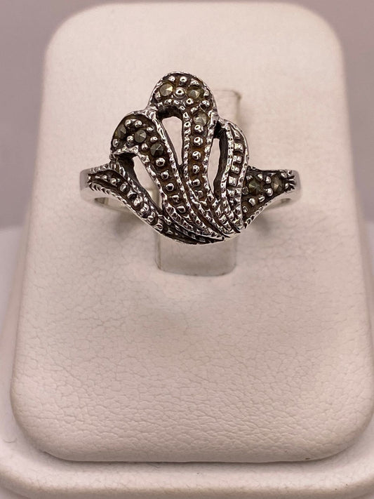 Anillo Concha Marina con Marquesitas en Plata Ley 925, vista lateral