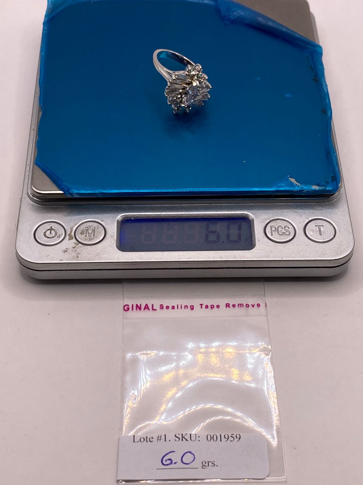 Anillo en Forma de Flor de Plata Ley 925 con Zirconias Blancas