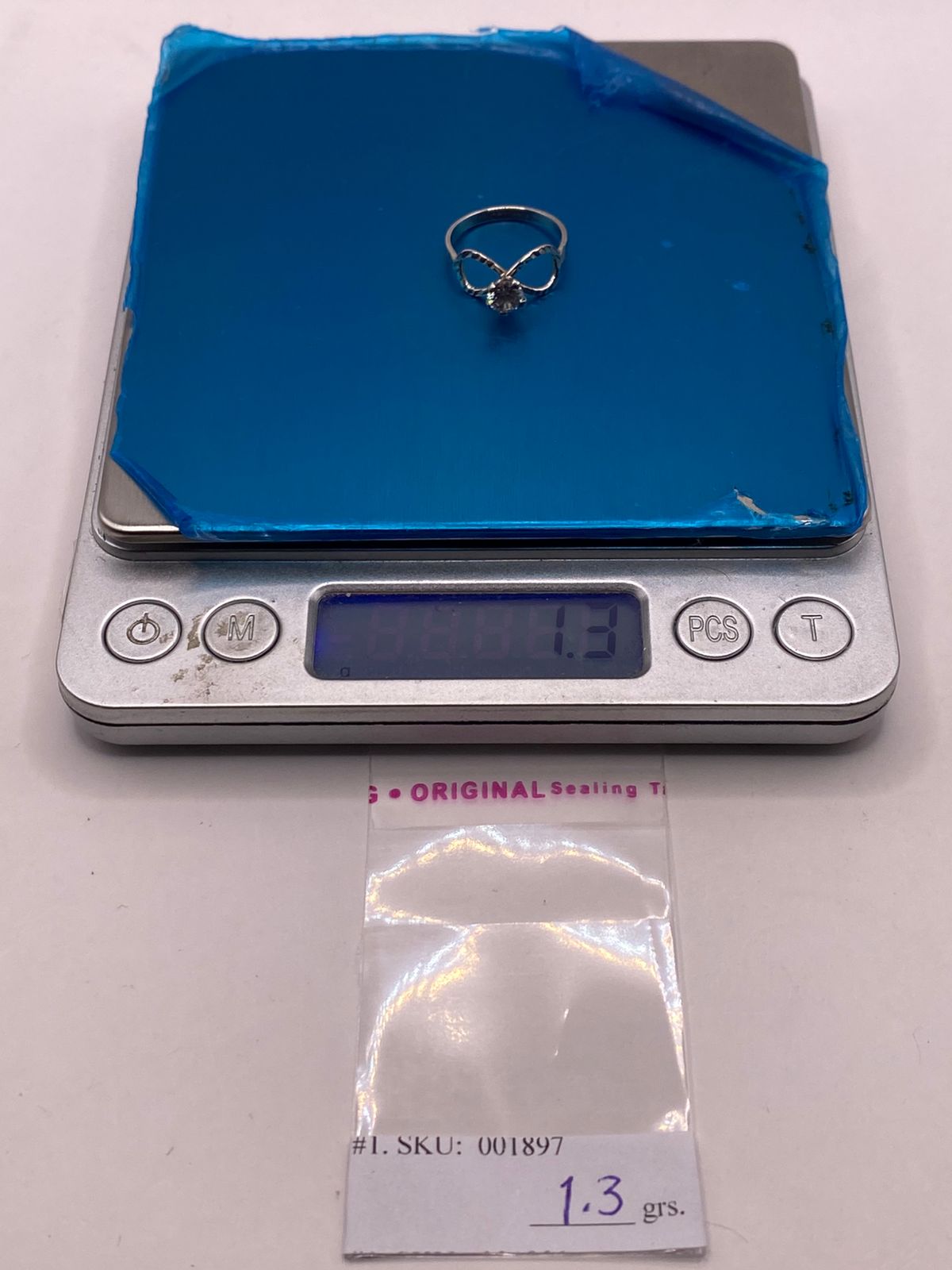 Anillo Infinito con Zirconia Brillante en Plata Ley 925