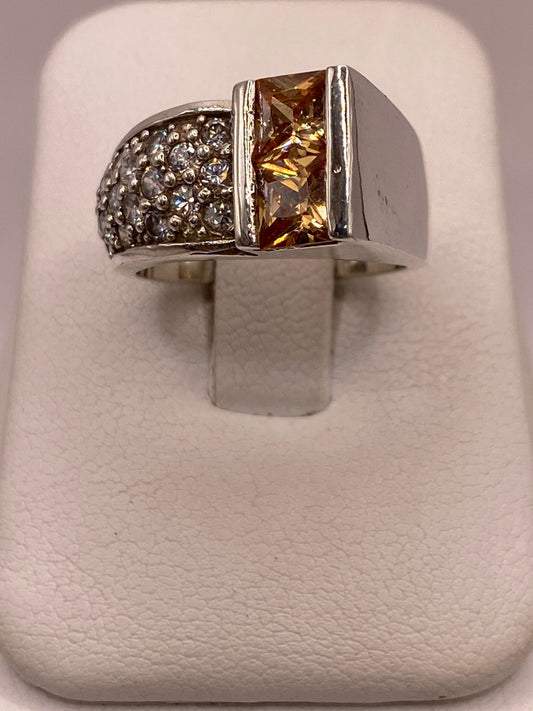 Anillo Moderno con Zirconia Color Champagne en Plata Ley 925, vista frontal