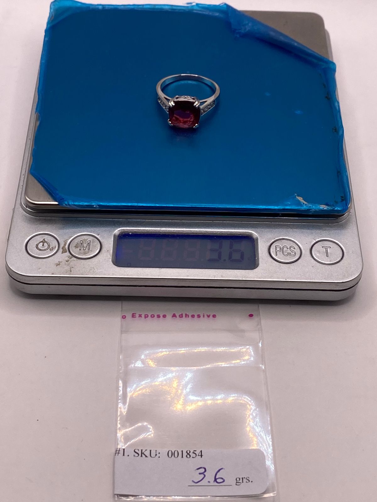 Anillo de Plata 925 con Zirconia Roja Corte Cojín, Diseño Solitario Elegante