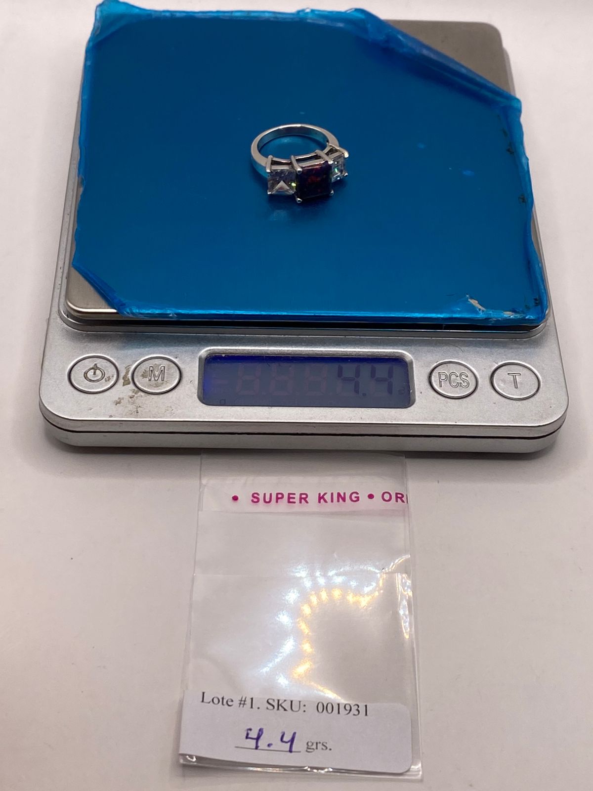 Anillo de Plata Ley 925 con Piedra Ópalo Azul y Zirconias Blancas
