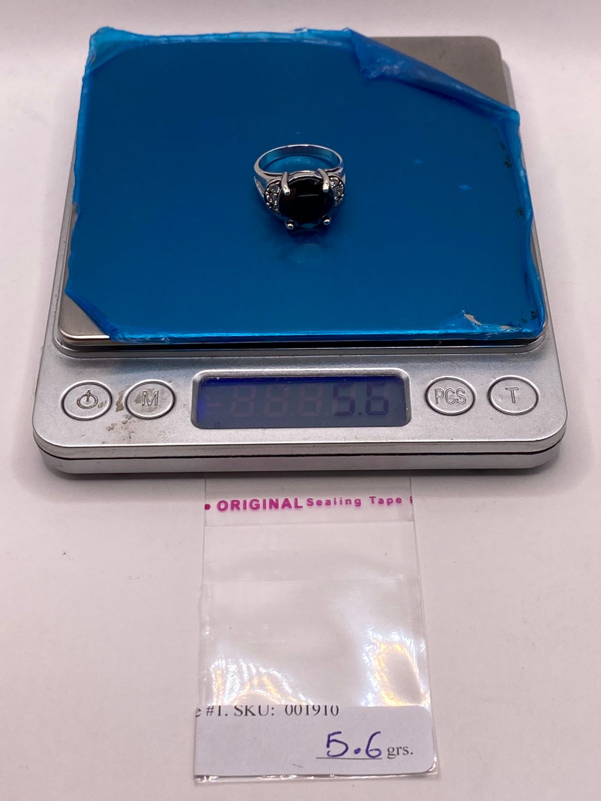 Anillo de Plata Ley 925 con Zirconia Negra Redonda y Zirconias Blancas