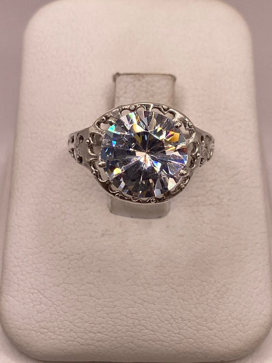 Anillo de Plata Ley 925 con Zirconia Redonda Cristal, vista frontal