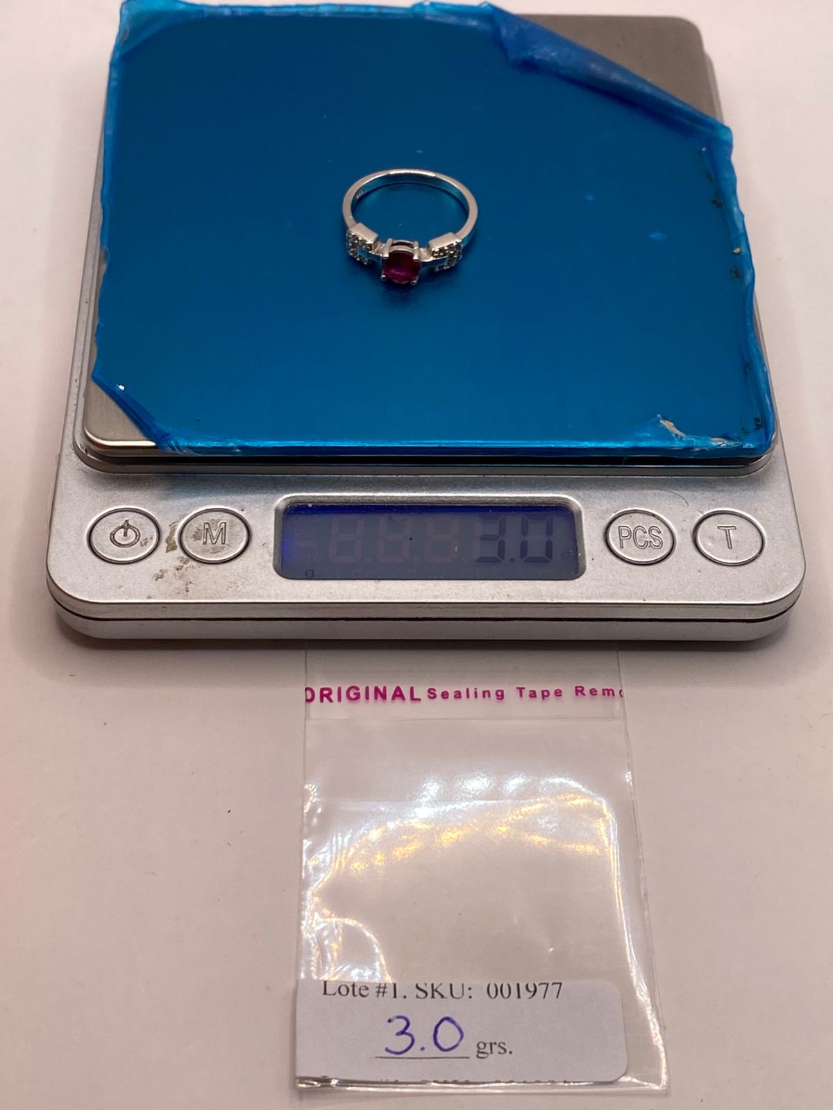 Anillo de Plata Ley 925 con Zirconia Rosa Diseño Elegante