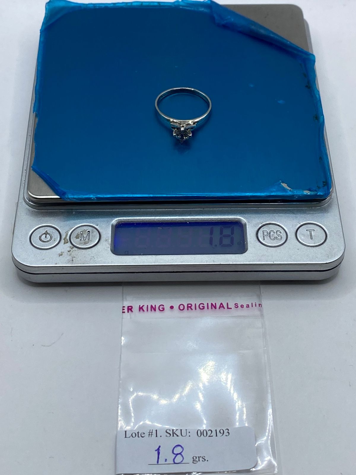 Anillo Solitario Moderno con Zirconia Blanca en Plata Ley 925