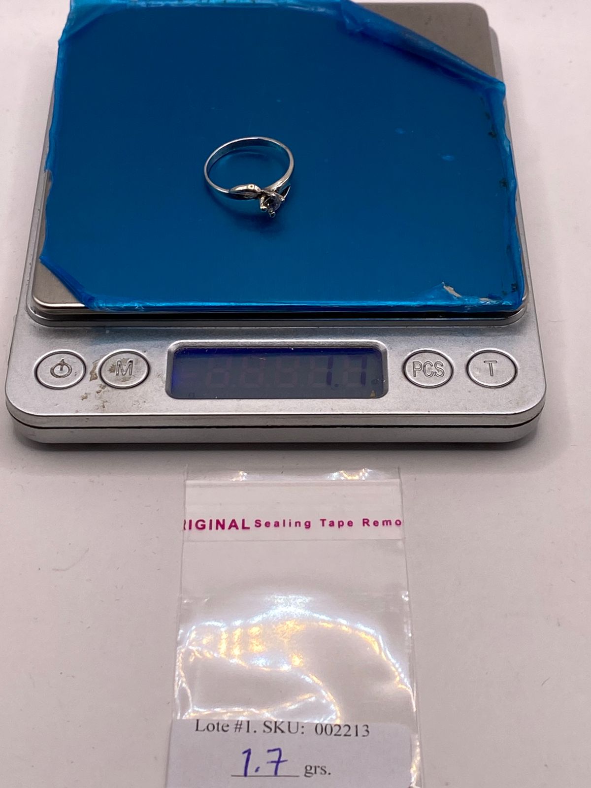Anillo Solitario Ondulado con Zirconia Blanca en Plata Ley 925