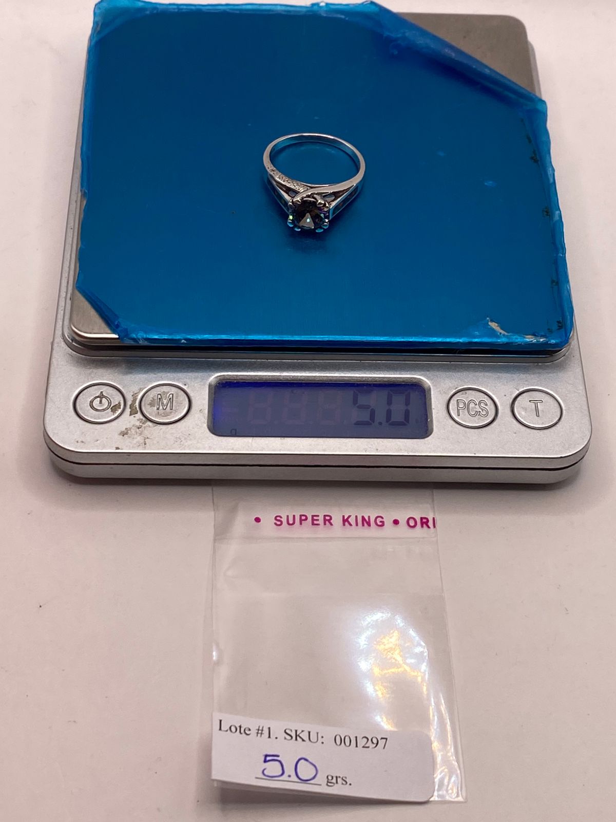 Anillo Solitario de Plata .950 con Ópalo de Fuego y Zirconia Multicolor