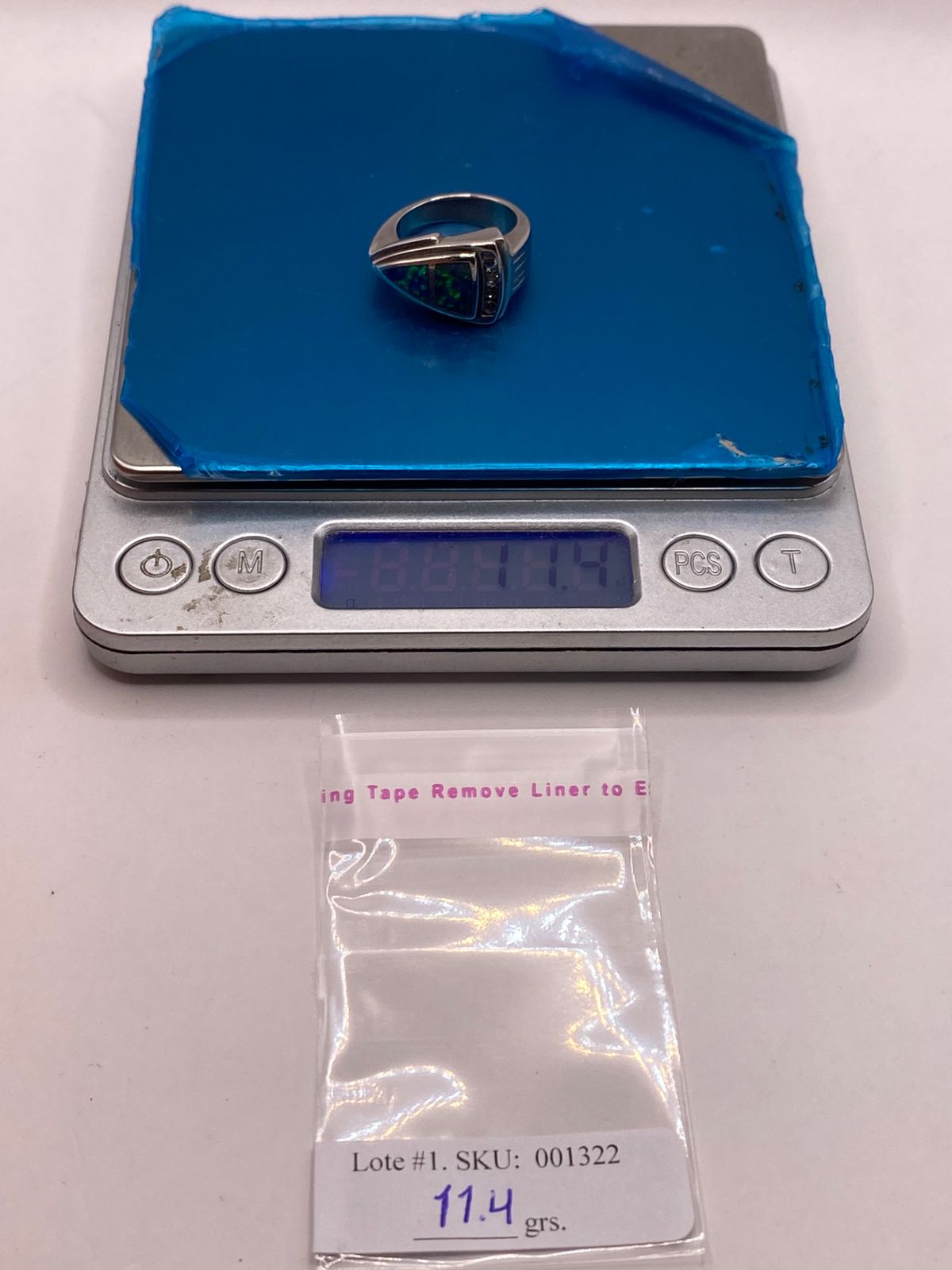 Anillo Triangular de Plata Ley 925 con Ópalo Azul y Zirconias