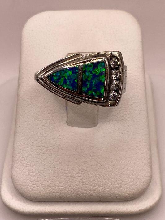 Anillo Triangular de Plata Ley 925 con Ópalo Azul y Zirconias, vista frontal