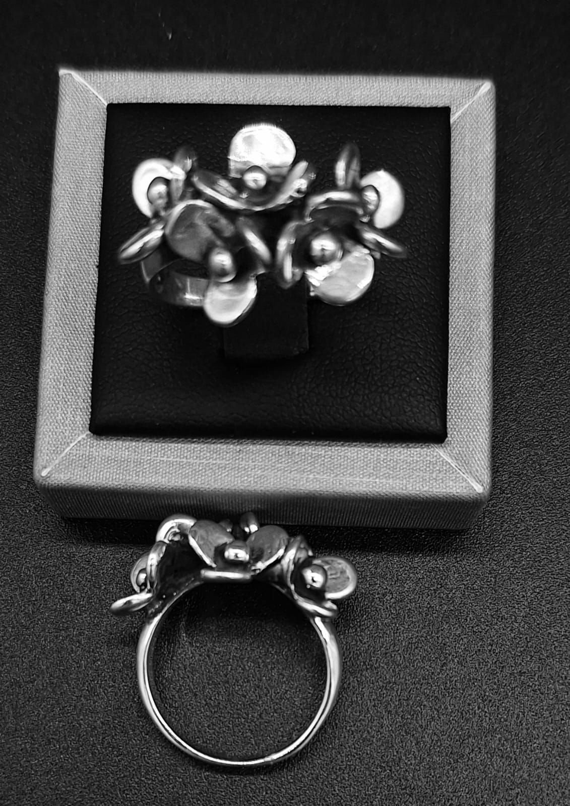 ANILLO FLORES EN PLATA LEY 925