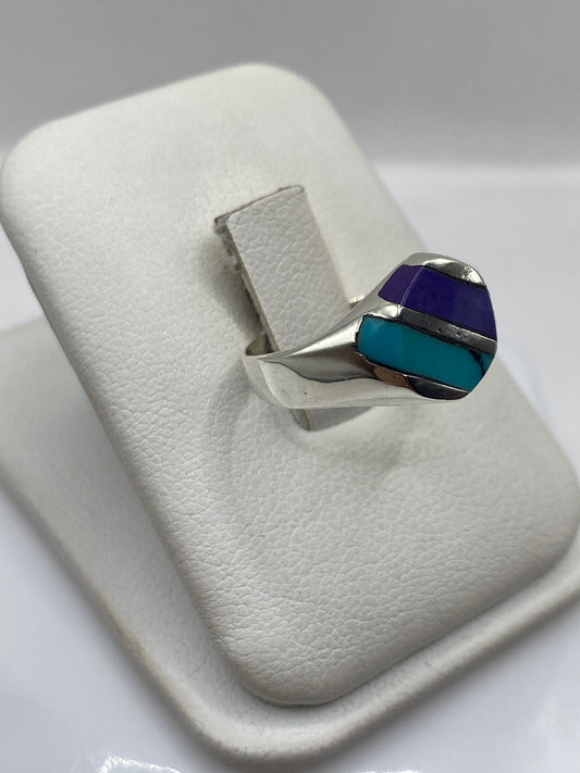 Anillo turquesa en plata visto de lado mostrando la banda pulida
