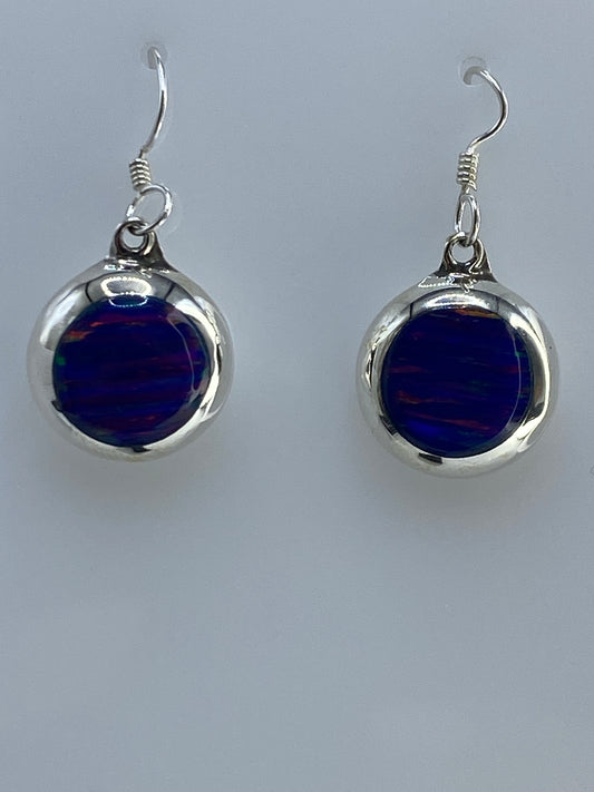 Detalle del engaste a mano del ópalo azul en plata de Taxco