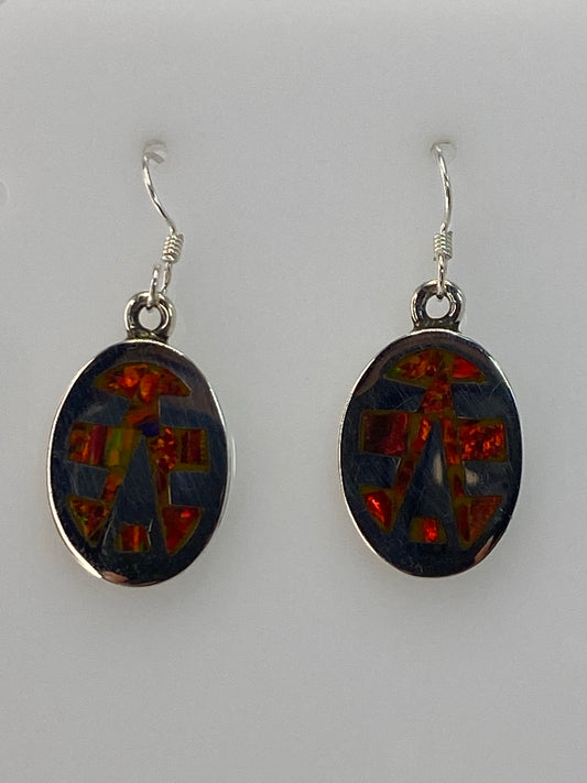 Detalle del ópalo de fuego mostrando los tonos naranja, rojo y amarillo de la piedra