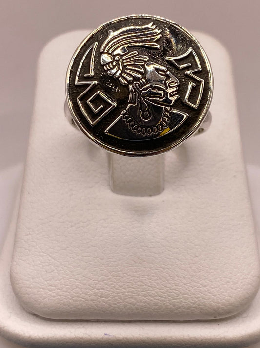 Anillo Artesanal Ajustable en Plata con Rostro Mesoamericano, vista frontal