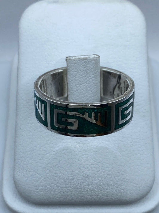 Anillo Artesanal de Plata .925 con Malaquita y Greca Moderna, vista frontal