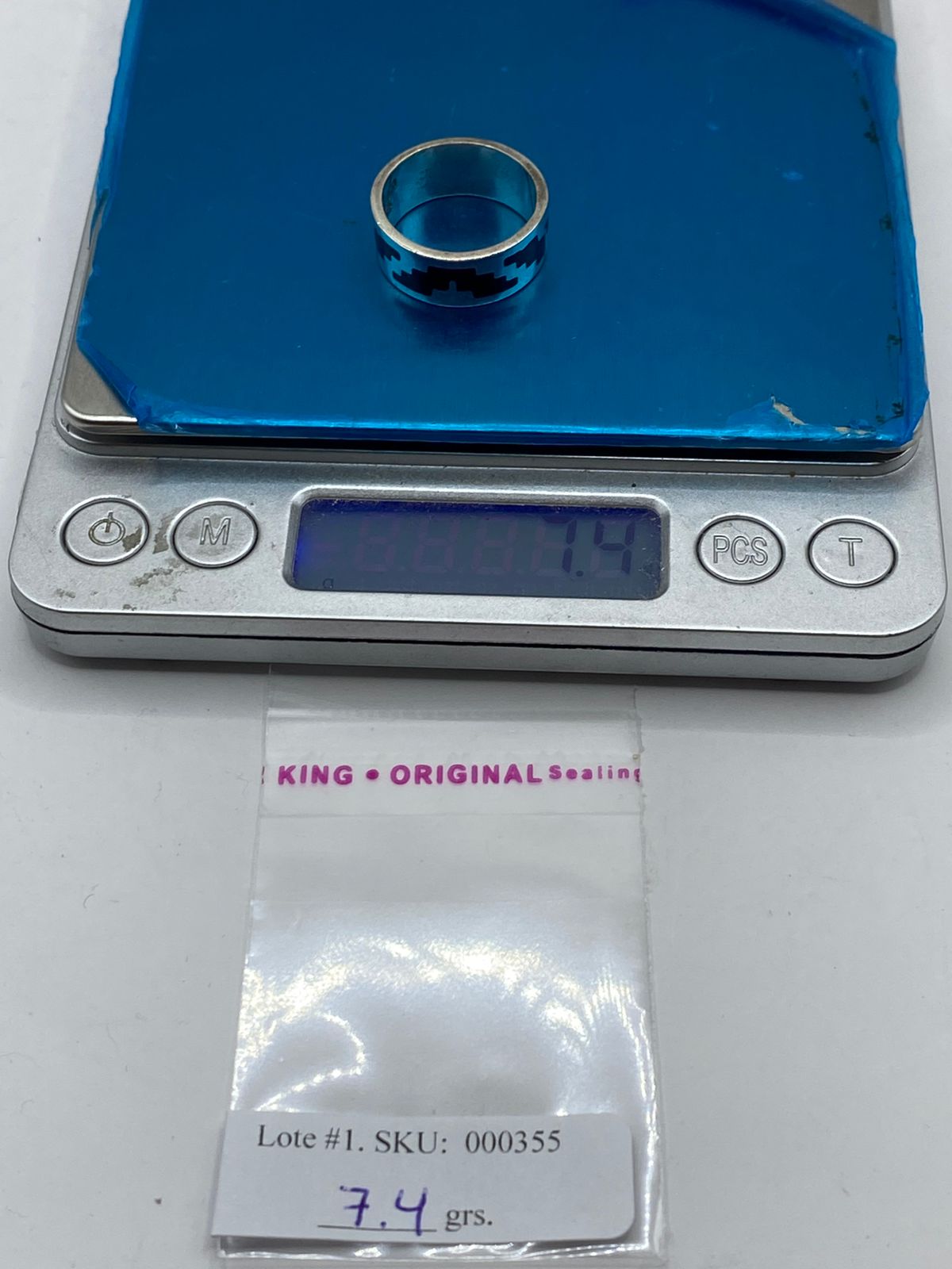 Anillo Artesanal de Plata .925 con Ónix y Diseño Prehispánico