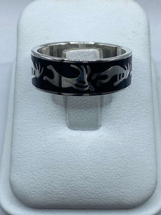 Anillo Artesanal de Plata .925 con Ónix Negro – Diseño Tribal Contemporáneo, vista frontal