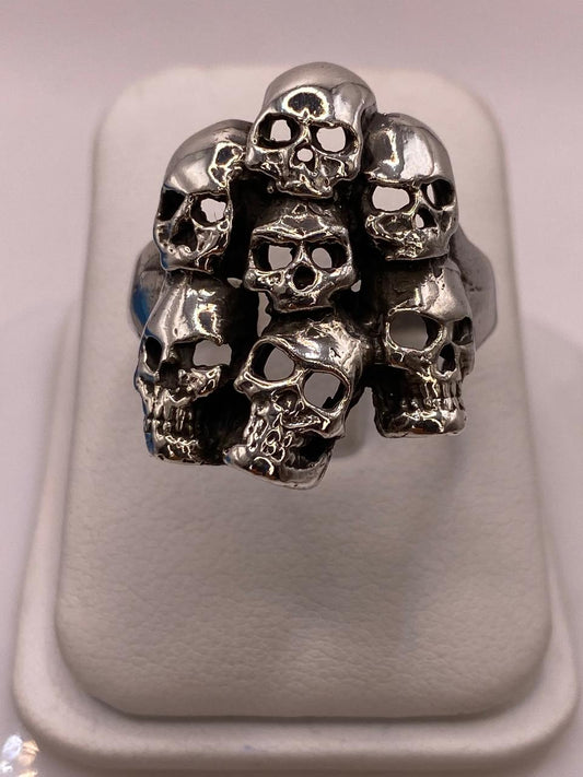 Anillo de Calaveras Apiladas en Plata .925, vista frontal