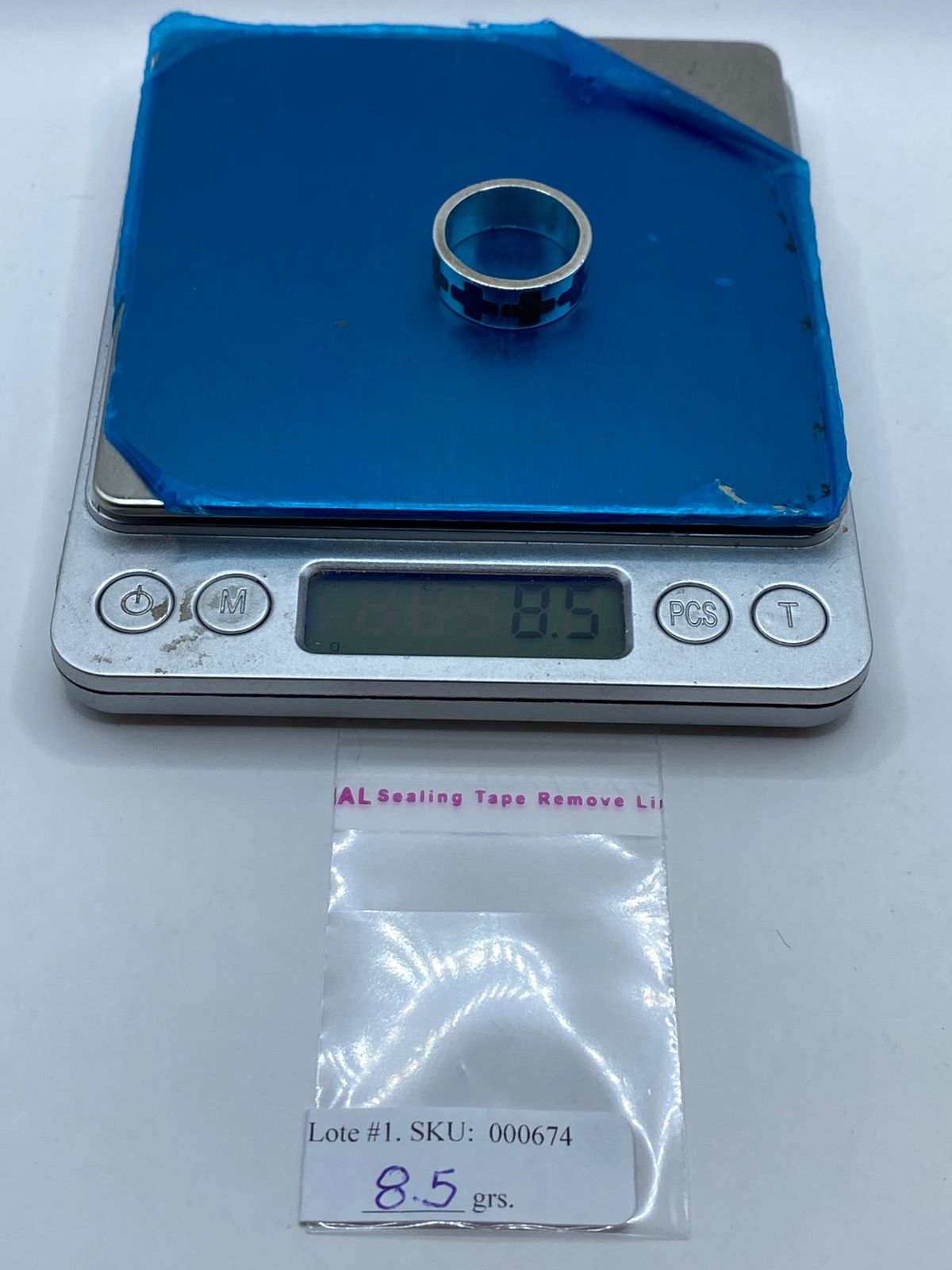 Anillo Cruz Geométrica de Plata .925 con Incrustaciones de Piedra