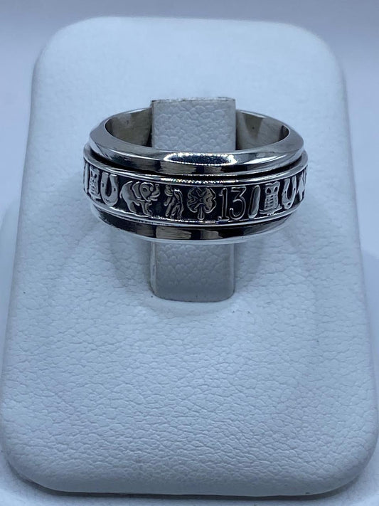 Anillo Giratorio de Plata Esterlina 925 con Símbolos de la Suerte, vista frontal