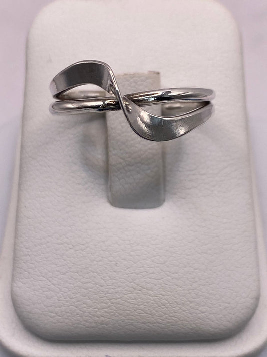 Anillo Infinito Moderno en Plata .925, vista frontal