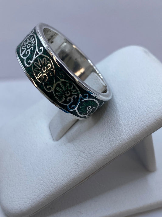 Anillo de Malaquita con Diseño Floral Calado en Plata .925, vista frontal