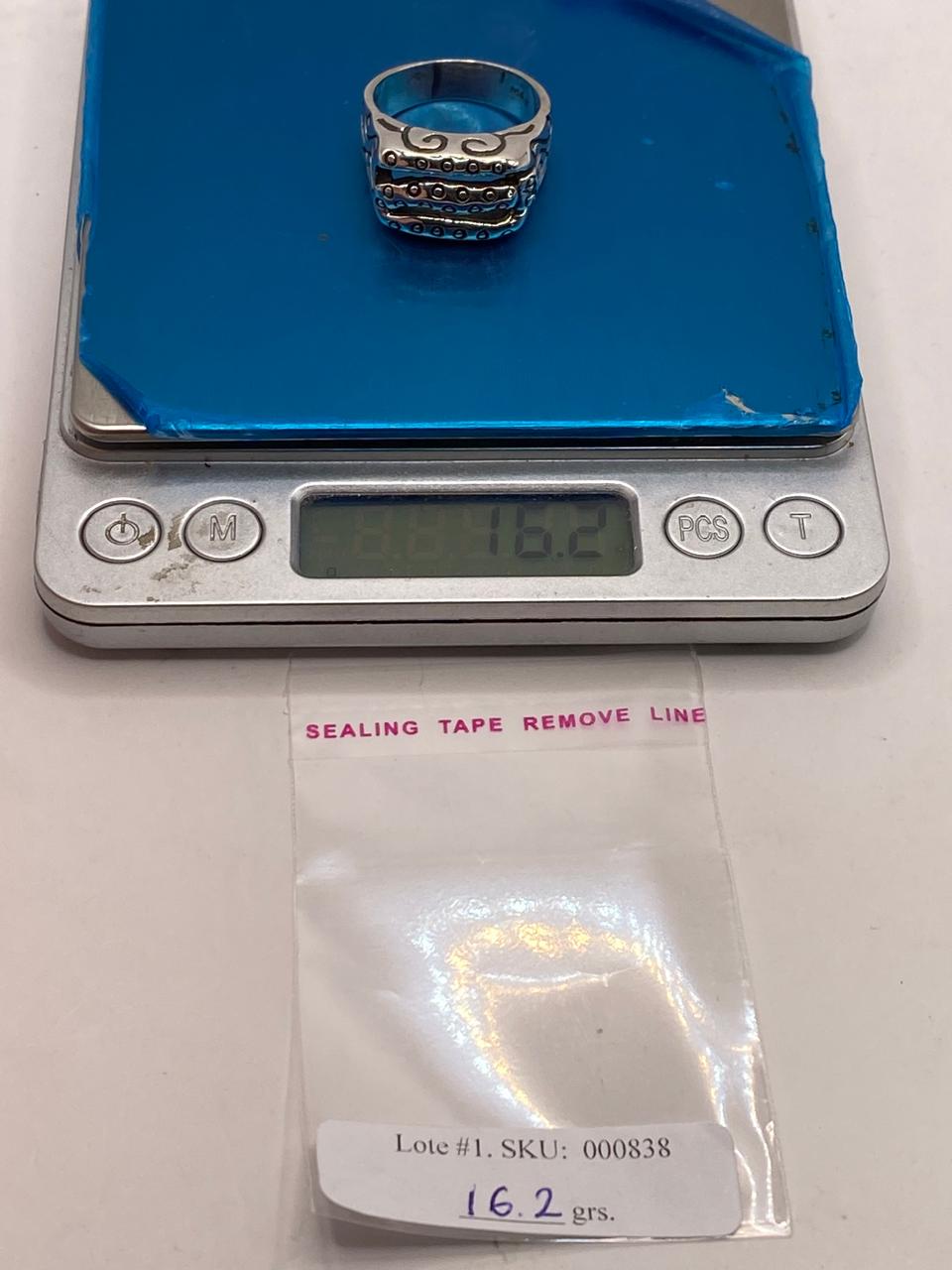 Anillo de Plata .950 con Diseño Texturizado de Triple Línea y Laterales Decorados