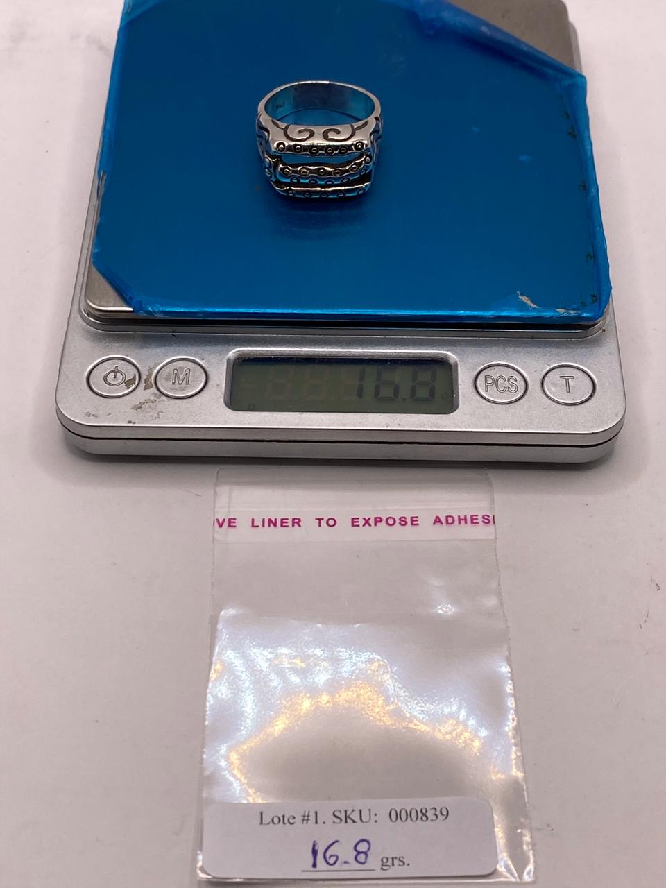 Anillo de Plata .950 con Diseño Texturizado de Triple Línea y Laterales Decorados