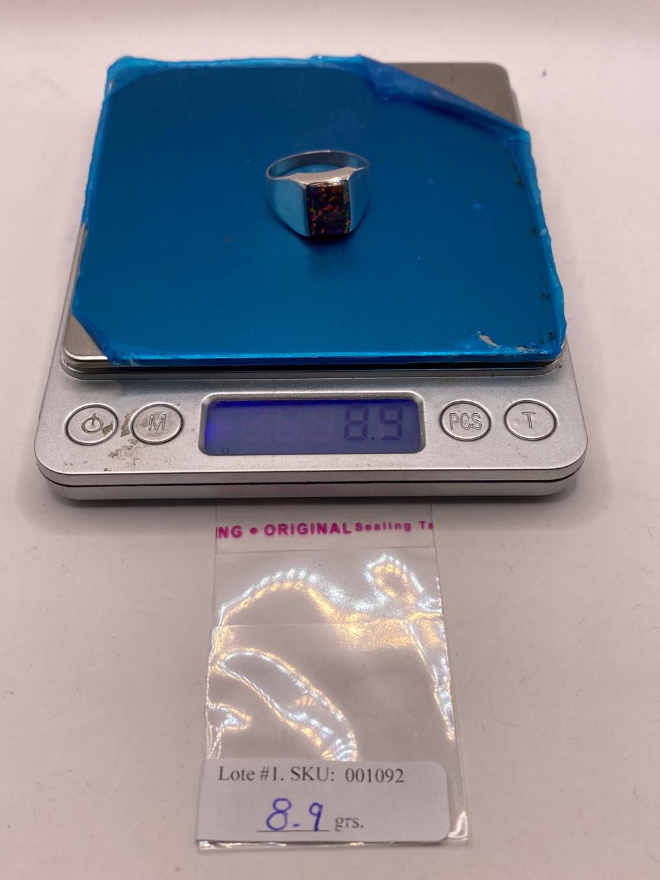 Anillo Tipo Sello con Ópalo de Fuego en Plata .925