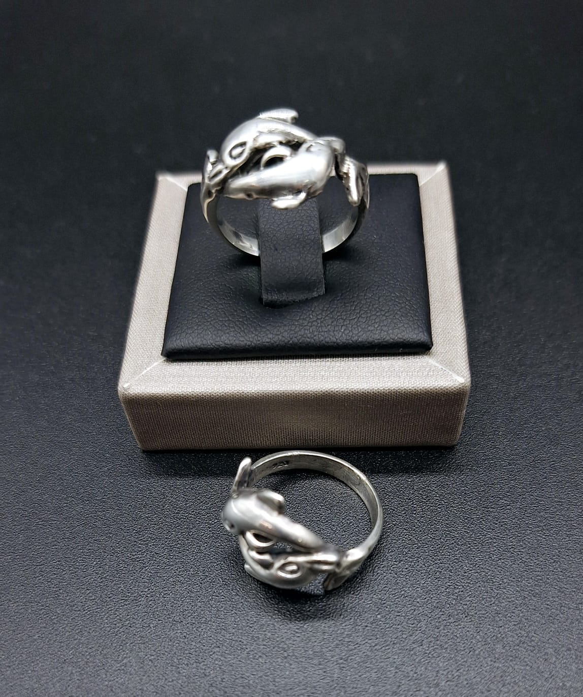ANILLO DE DOS DELFINES EN PLATA LEY 925