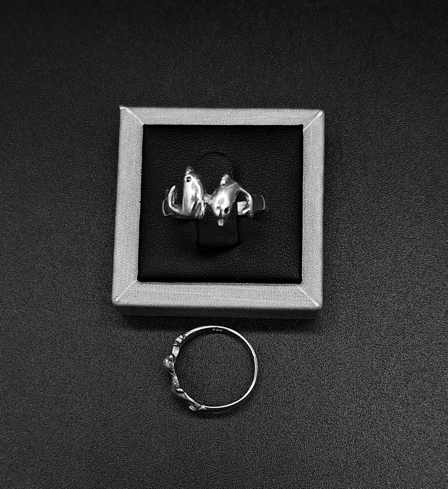 ANILLO DE DOS DELFINES EN PLATA LEY 925