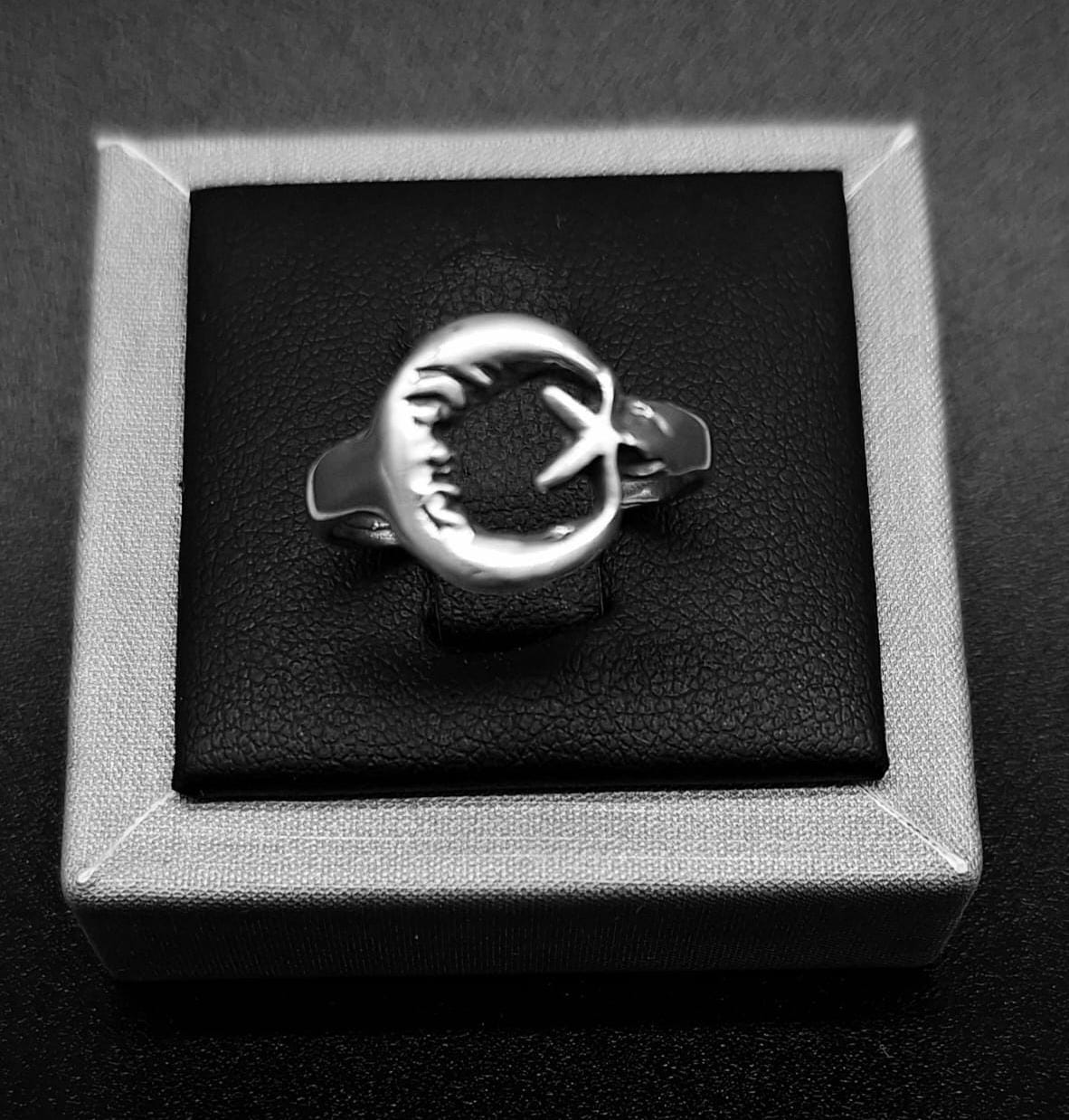 ANILLO LUNA CRECIENTE EN PLATA LEY 925