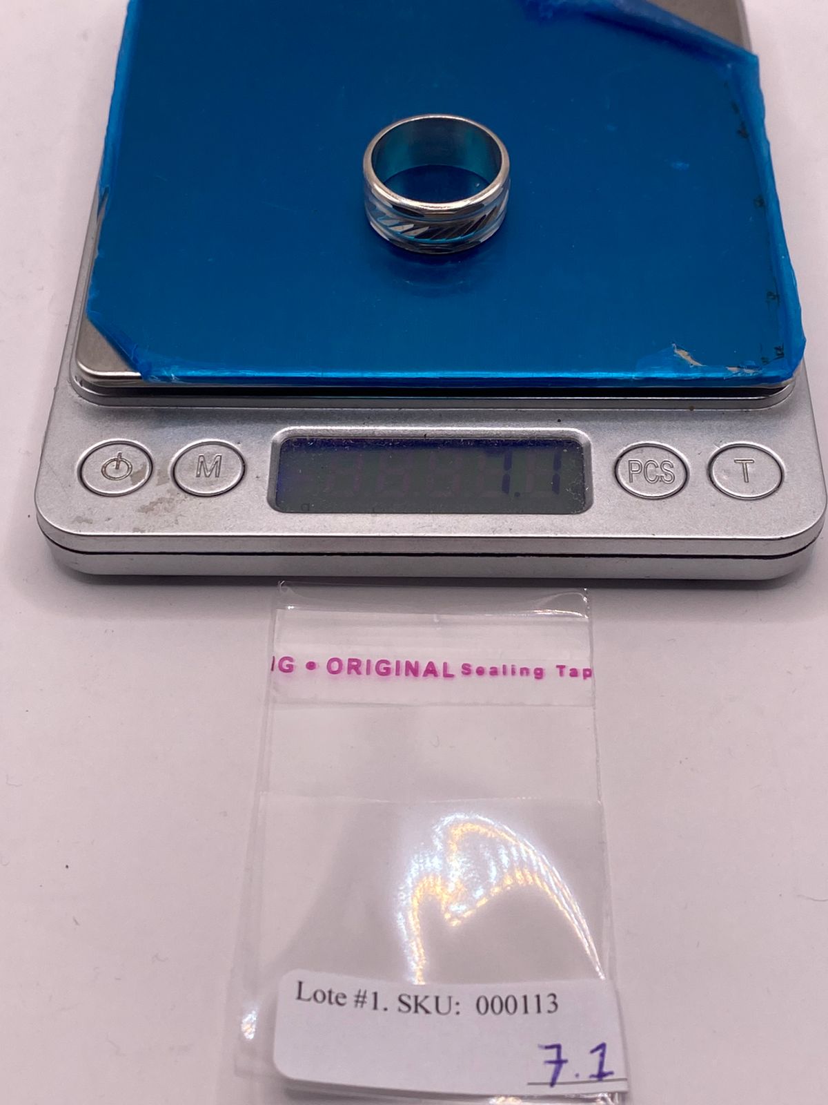 Anillo de Plata 925 con Diseño Texturizado en Espiral y Bordes Facetados