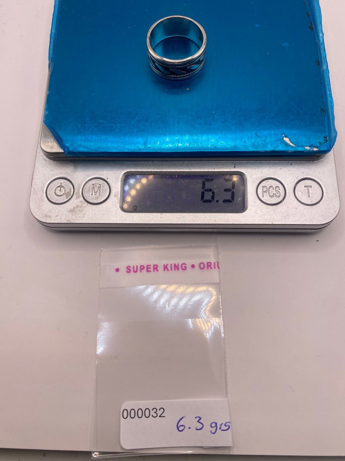 Anillo de Plata 925 con Motivos Ondulados y Diseño Atemporal