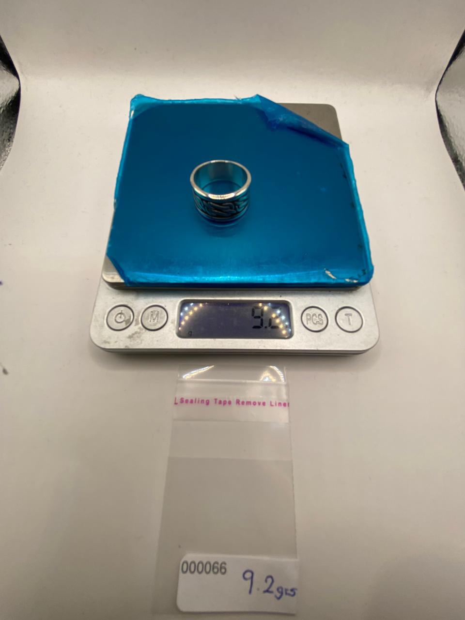 Anillo de Plata Esterlina 925 con Patrón Orgánico en Relieve y Acabado Oxidado