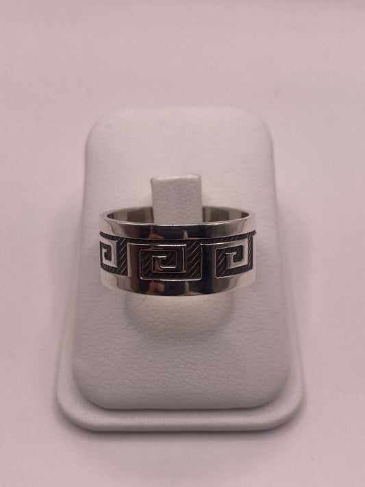 Anillo de Plata 925 con Greca Geométrica, vista frontal