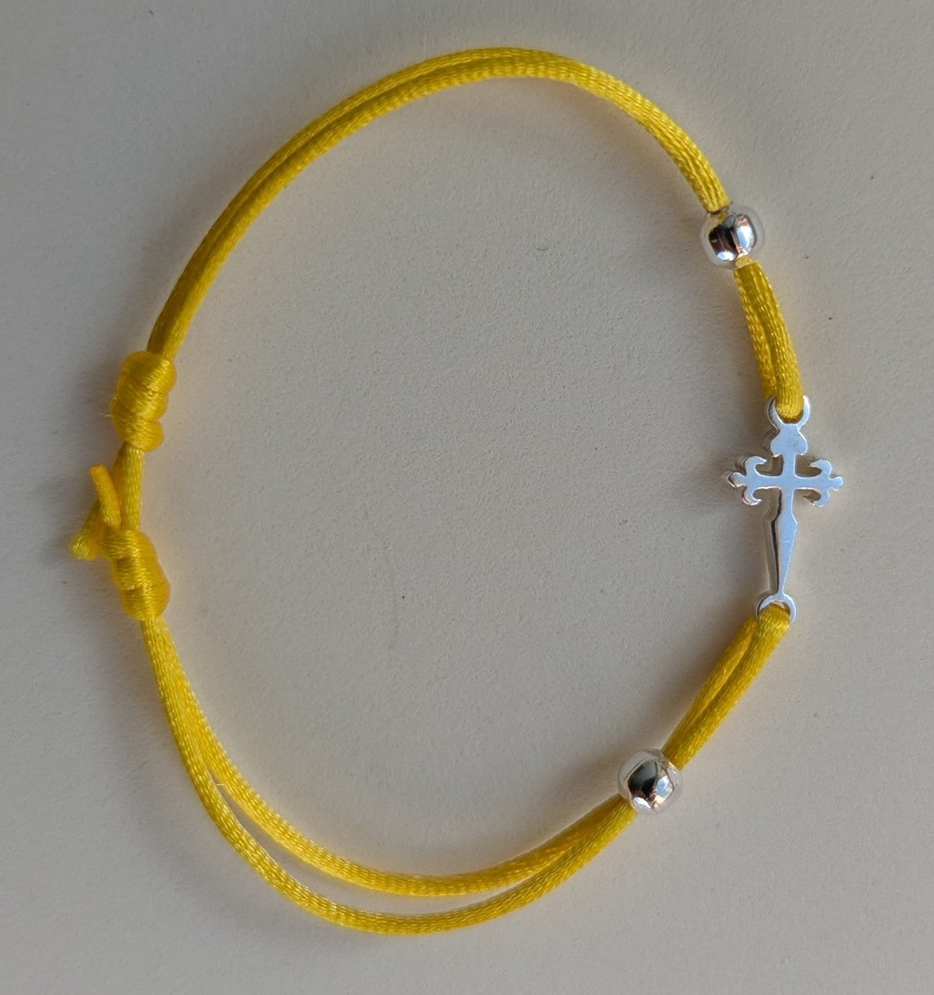 Pulsera Cruz de Santiago Camino Santiago Plata Esterlina Ley 925 perlas plateadas