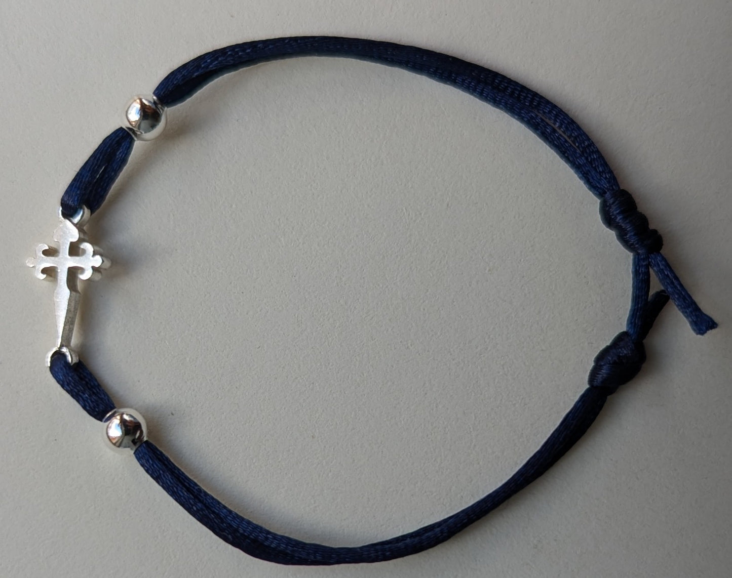 Pulsera Cruz de Santiago Camino Santiago Plata Esterlina Ley 925 perlas plateadas