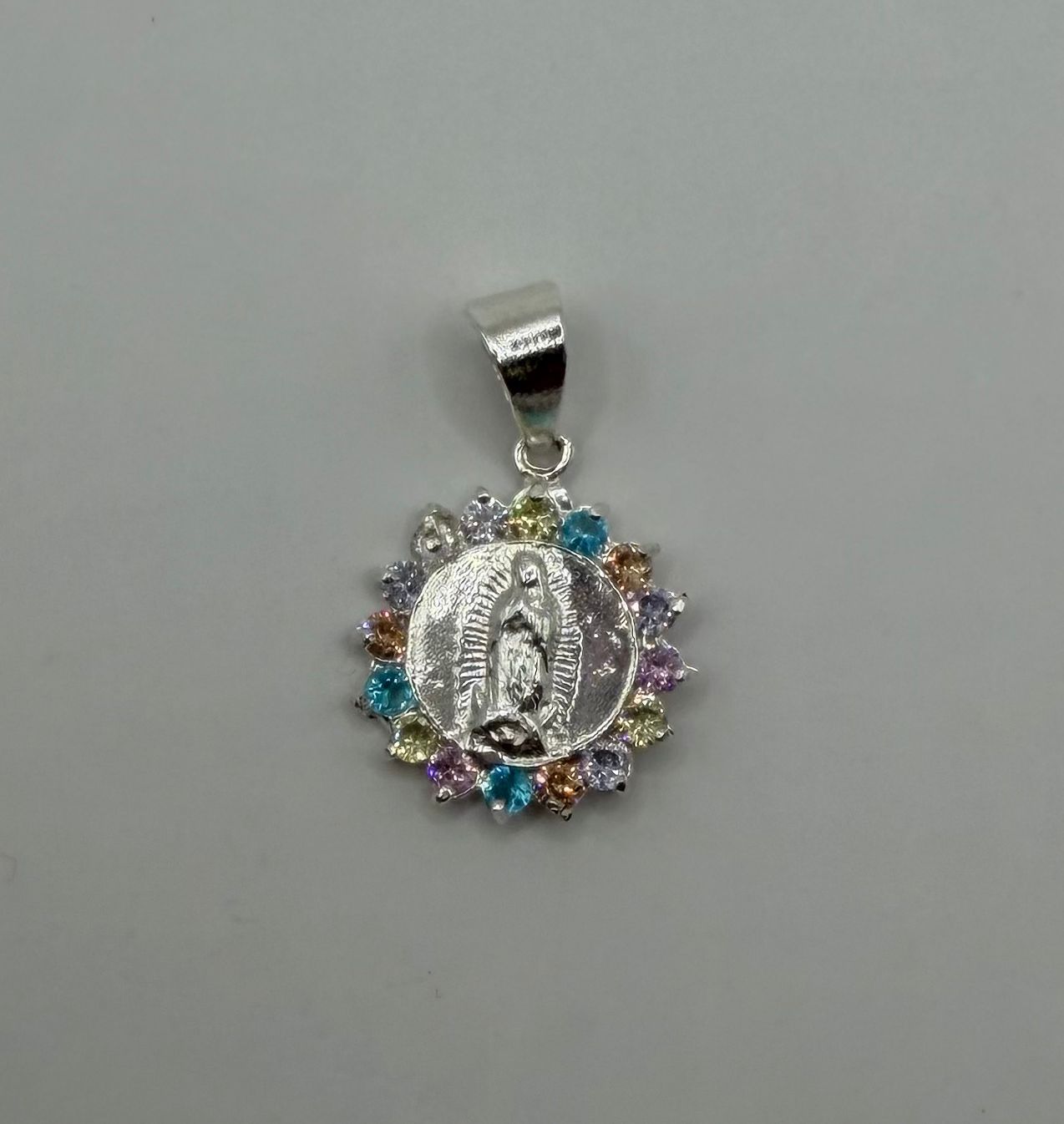 Dije Circula Virgen Zirconia