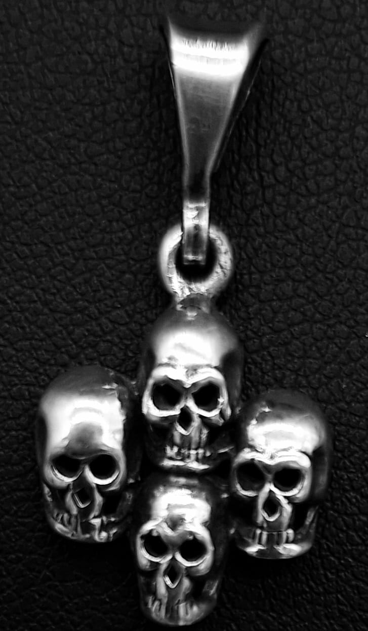 DIJE PLATA LEY 925 , DE CUATRO CRANEOS